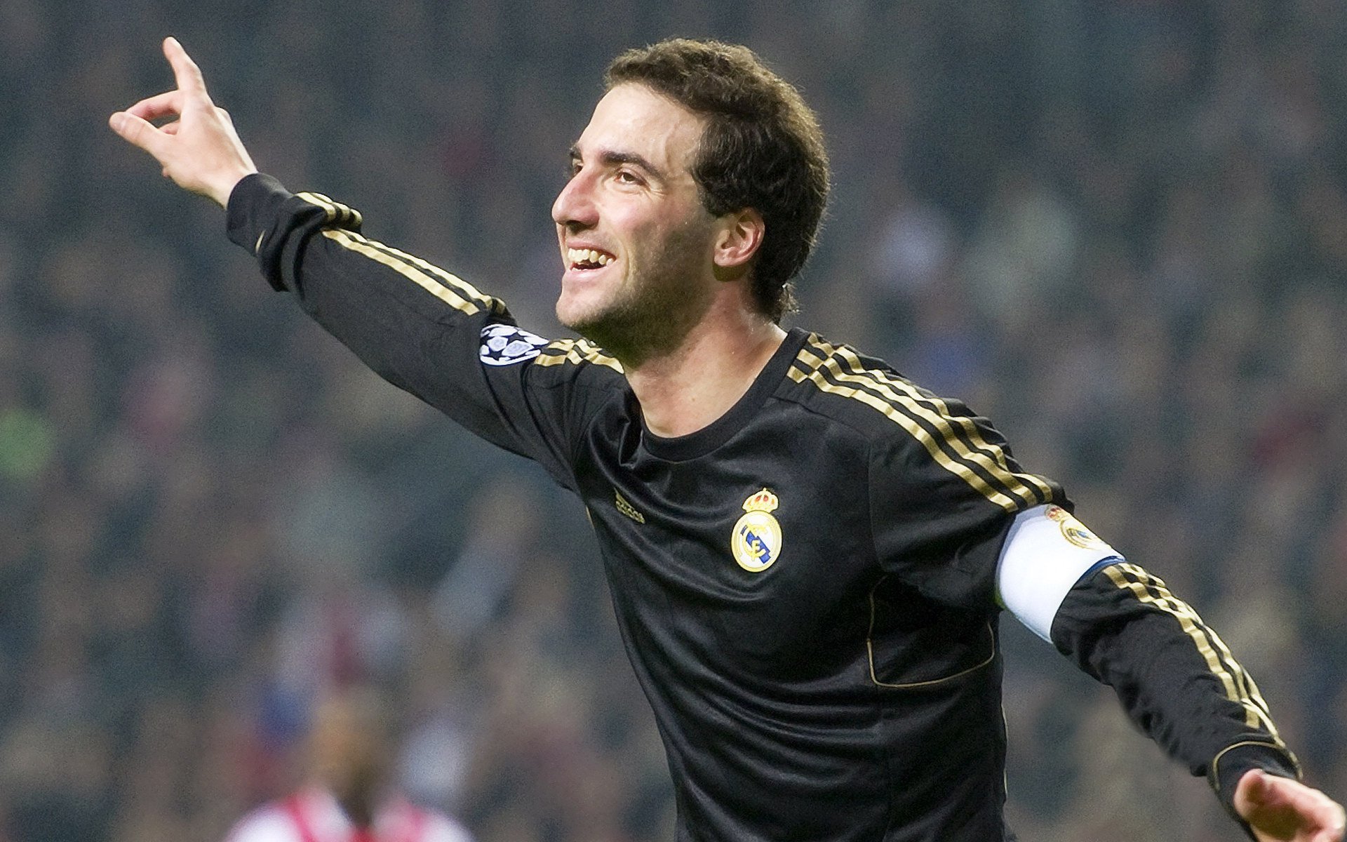 田径赛事观众热情高涨